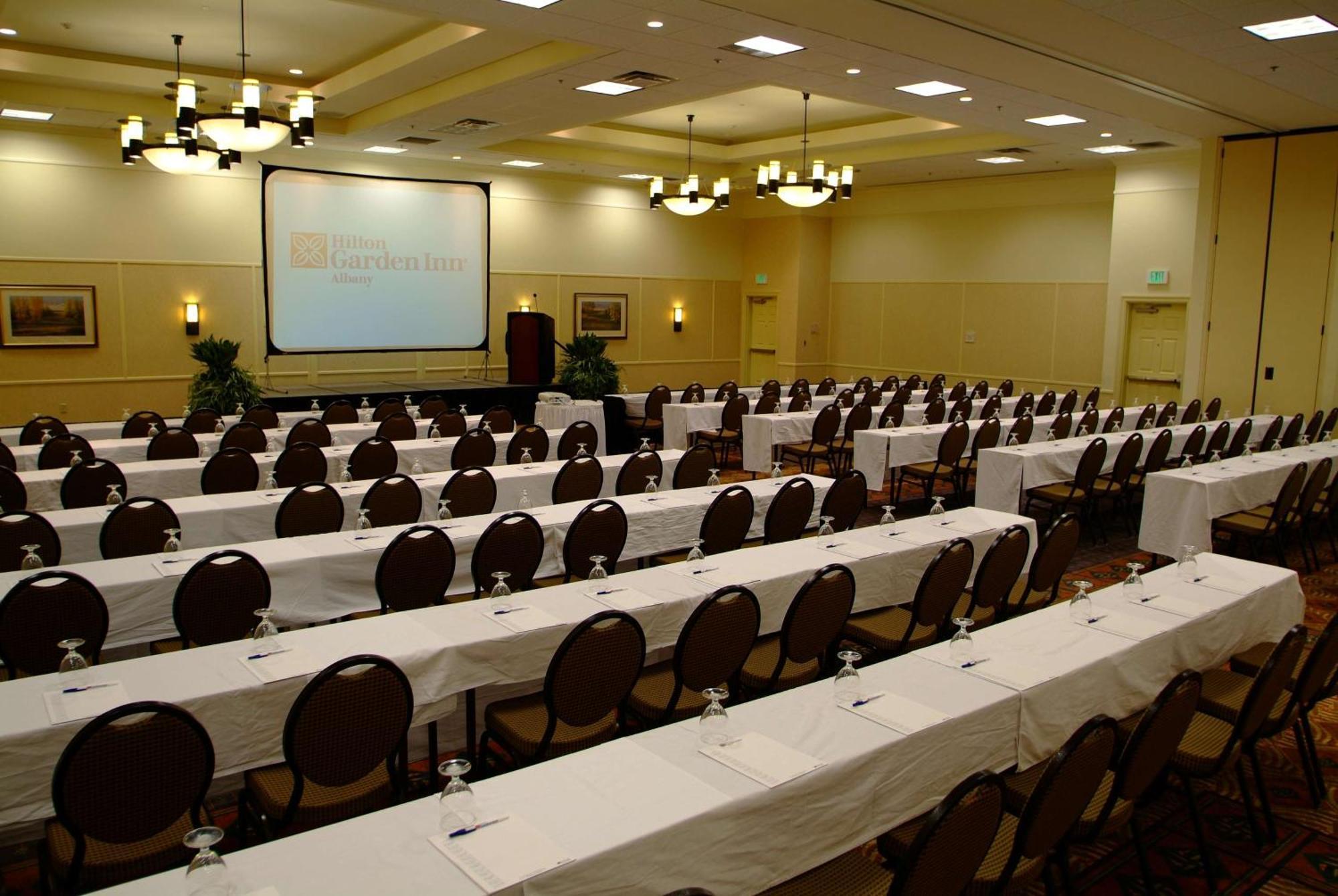 Hilton Garden Inn Albany Exterior photo